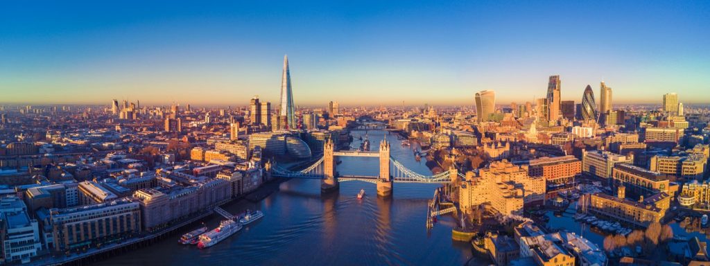 The River Thames splits downtown London